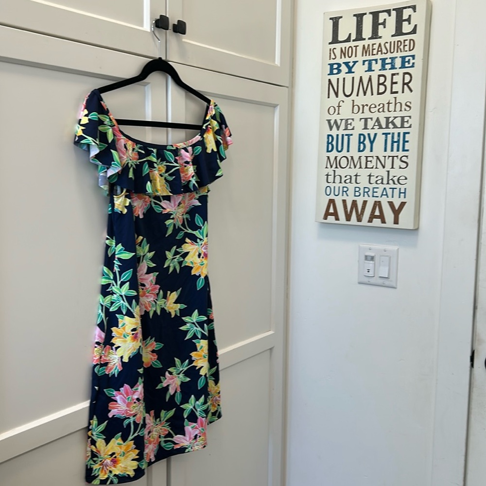 Vacation, beach or cruise! So comfortable Tommy bahama